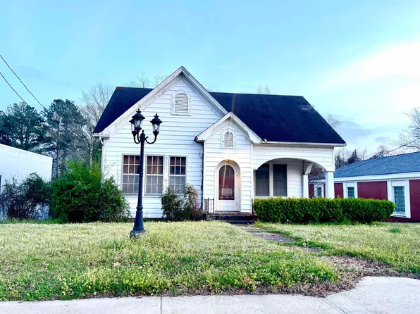 149 Jackson St SW, Camden, AR 71701