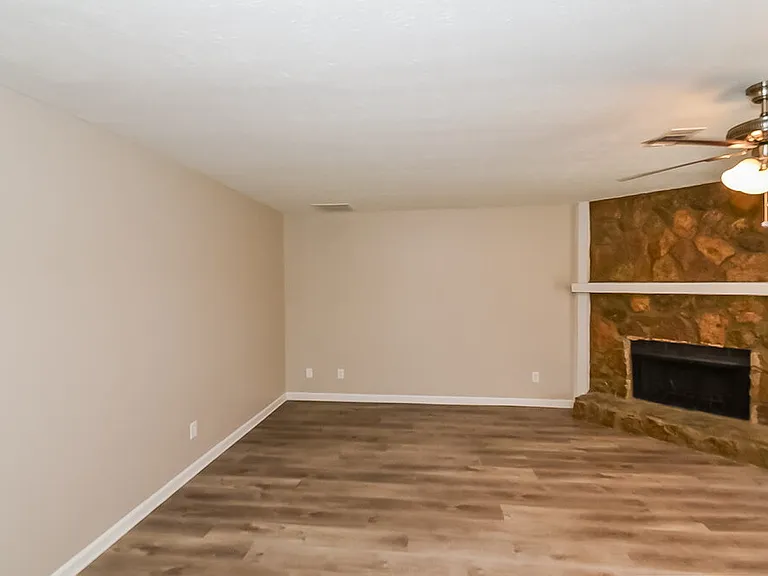306 River Chase Dr — Photo 4