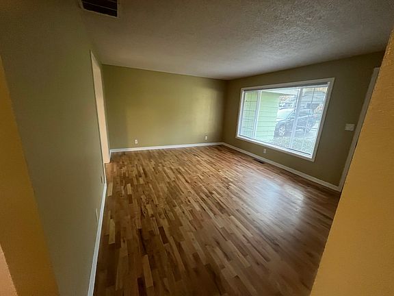 5th image of 11870 SW Burlcrest Dr