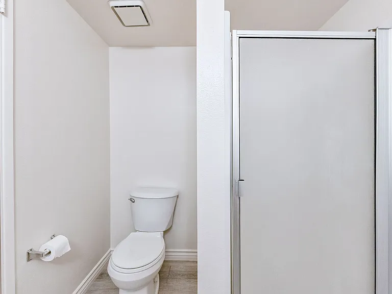 1021 W Perdew Ave — Photo 18