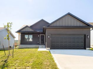 305 S Valley View Dr, Norwalk, IA 50211