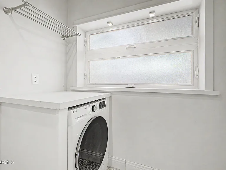 521 W Mariposa St #MAIN — Photo 22
