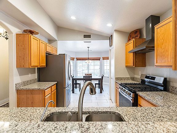 4th image of 1461 S Saint Paul