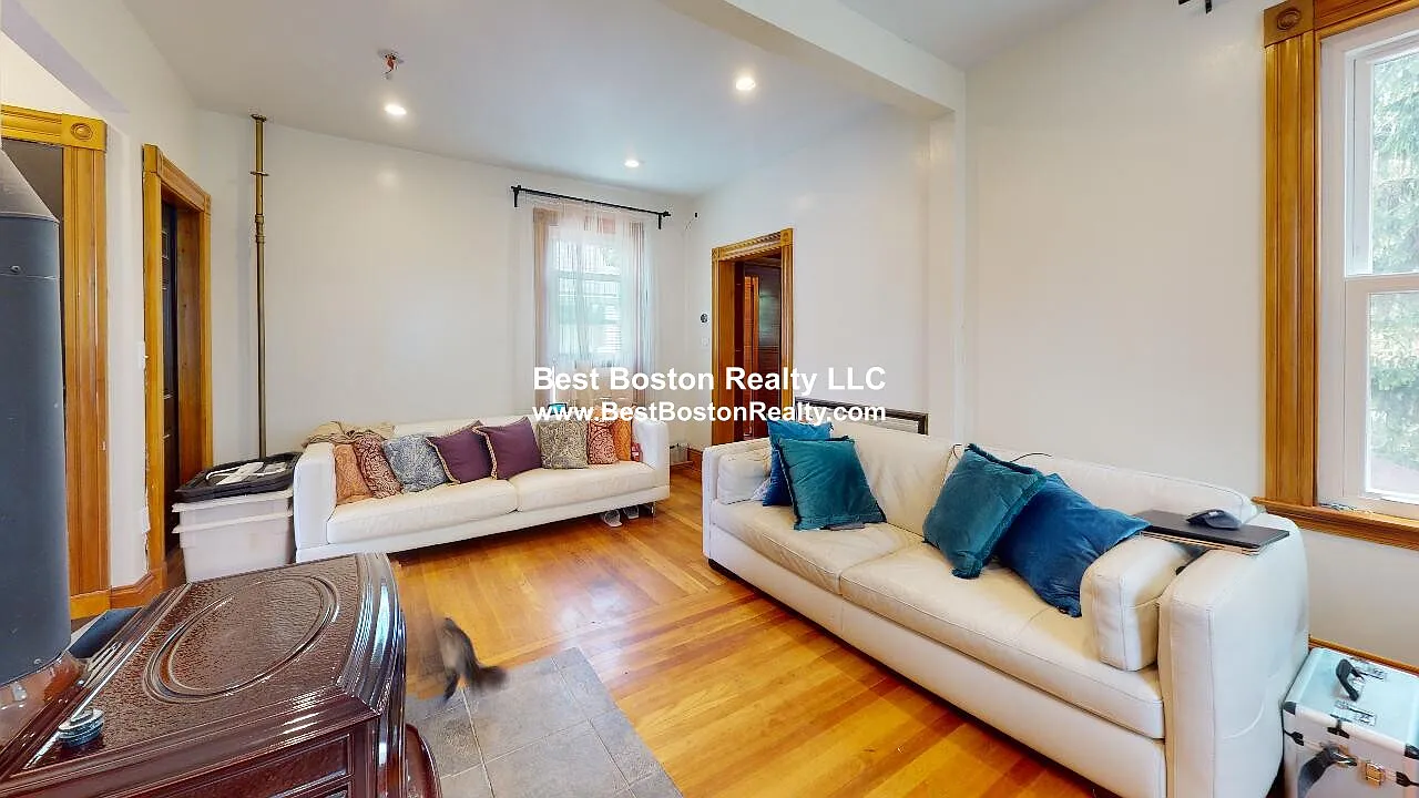 3 bed, 1200 sqft, $3,600 — Photo 1