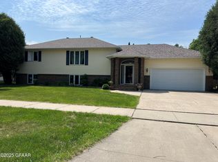 3649 20th Ave S, Grand Forks, ND 58201