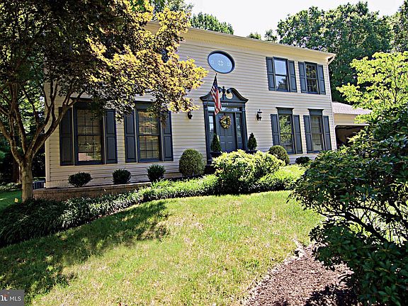 3rd image of 9673 S Run Oaks Dr