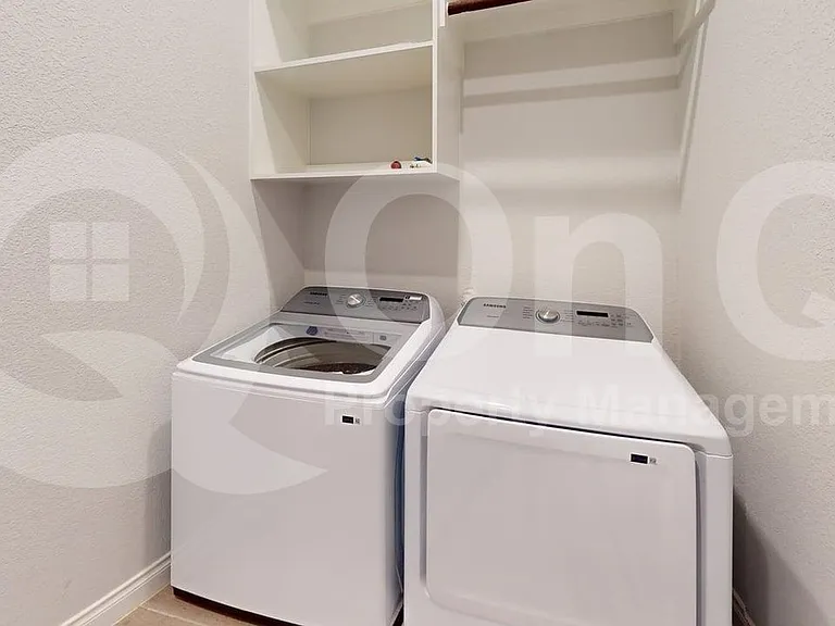 2401 Robin Way — Photo 28