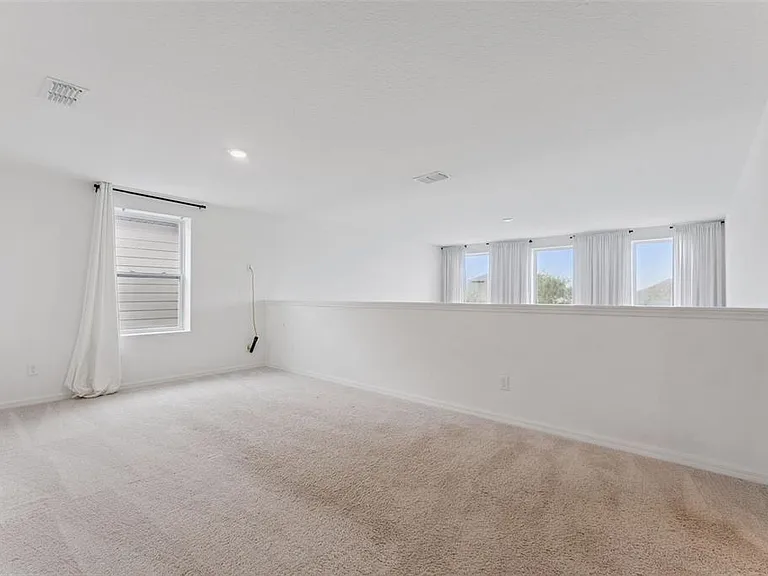 756 Steerview St — Photo 16