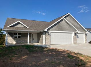 115 E Ridge Rd, New London, WI 54961