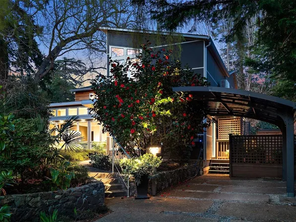 929 Redfern St, Victoria, BC V8S 4E7