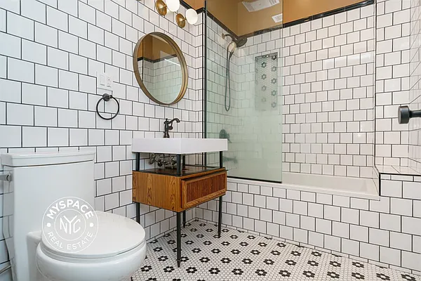 Rented by MySpaceNYC | media 95