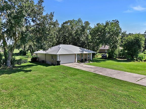 3rd image of 510 CLOVERLEAF DRIVE