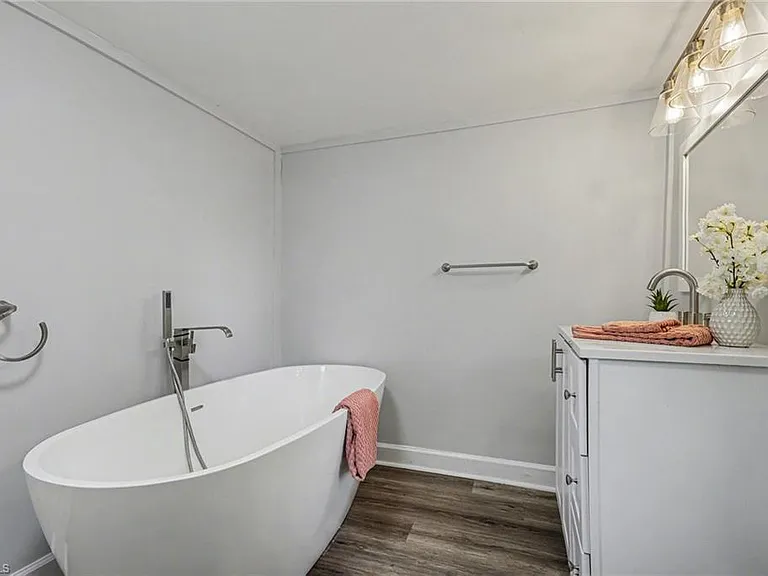 4534 Rocklane Dr — Photo 8