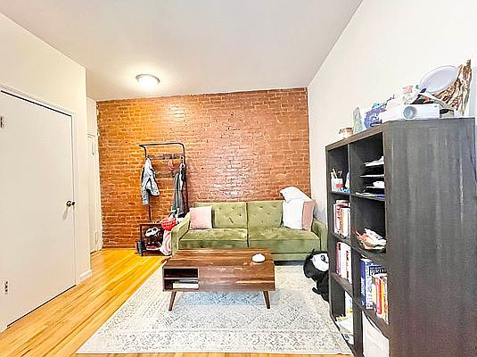 1st image of 302 E 91st St APT 2R