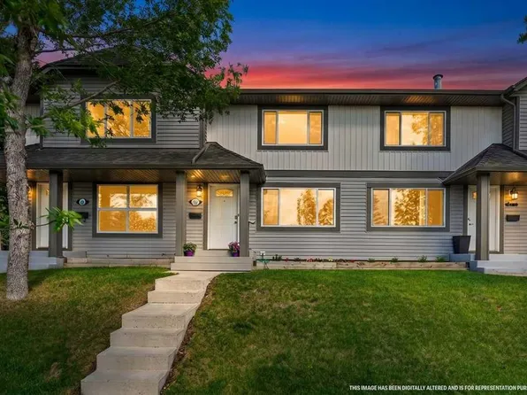 538 NW Woodbine Blvd SW, Calgary, AB T2W 4Z9