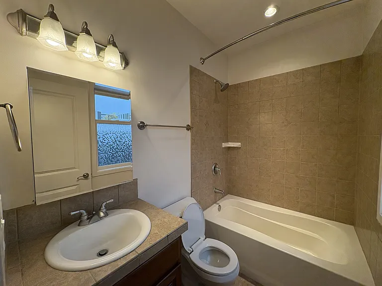 1926 NW Overton St #1 — Photo 7