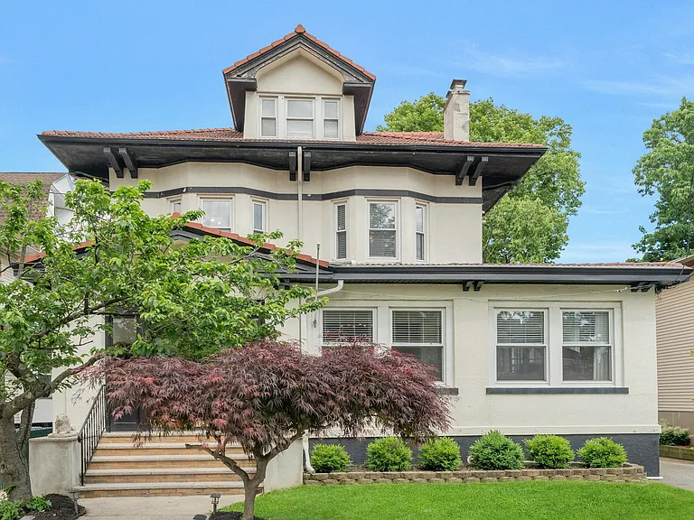 1016 Abbott Blvd — Photo 2