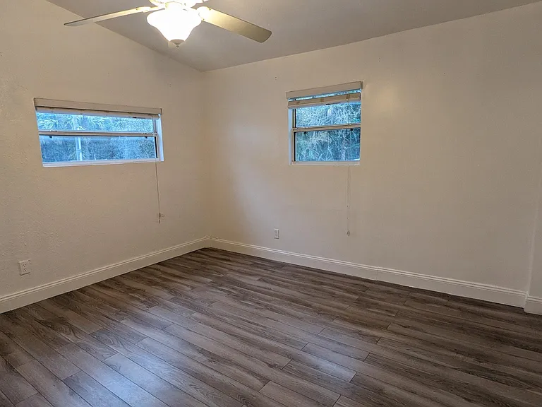 3190 Howard Ave — Photo 15