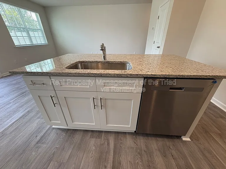 1112 Broholmer Ln — Photo 6