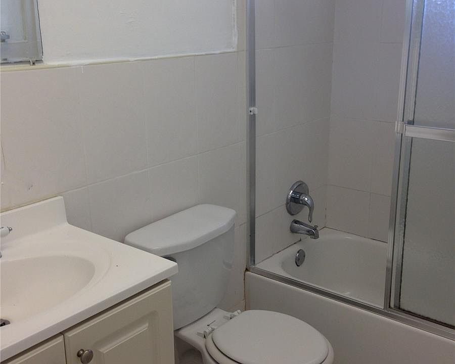 2nd image of 1350 NE 119th St APT 020