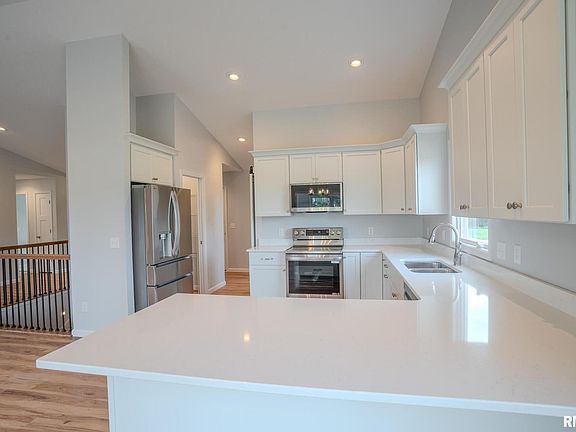 4th image of 941 9th Ave