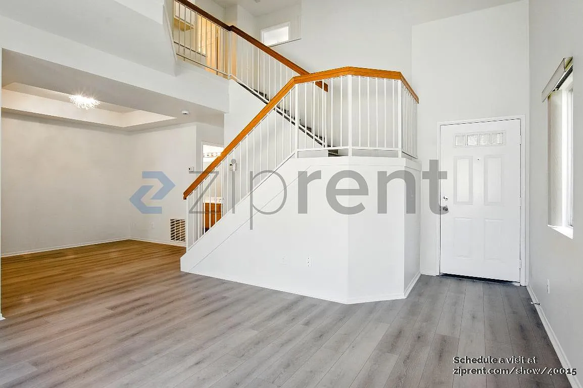 3 bed, 2.5 bath, 1525 sqft, $3,105 — Photo 4