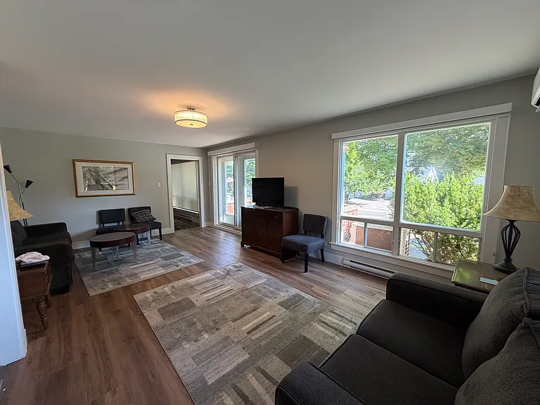 110 Oxford St — Photo 11