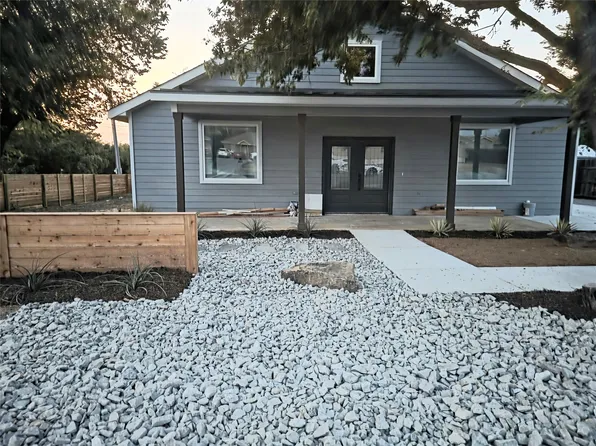202 Strong St, Bowie, TX 76230