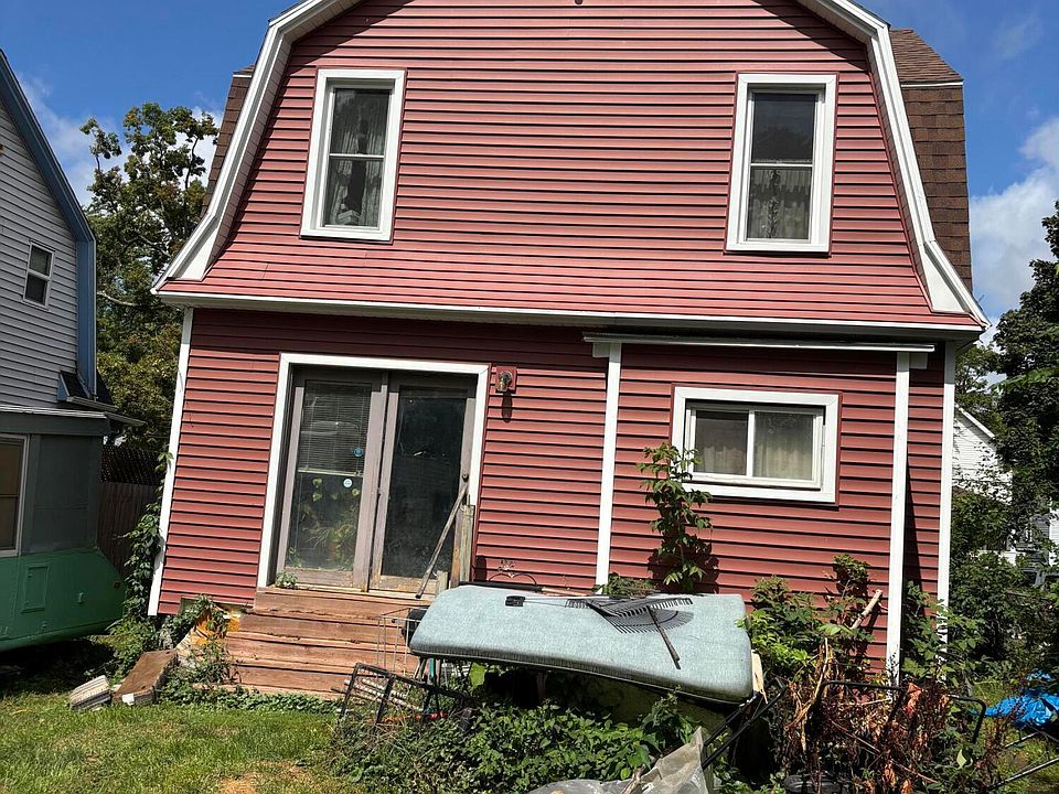 2nd image of 1100 Hickory St
