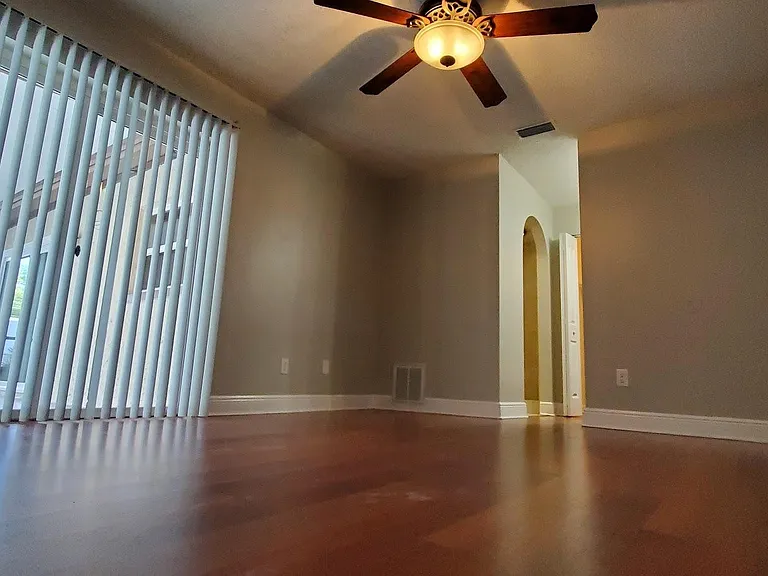 703 Regency Ct — Photo 8