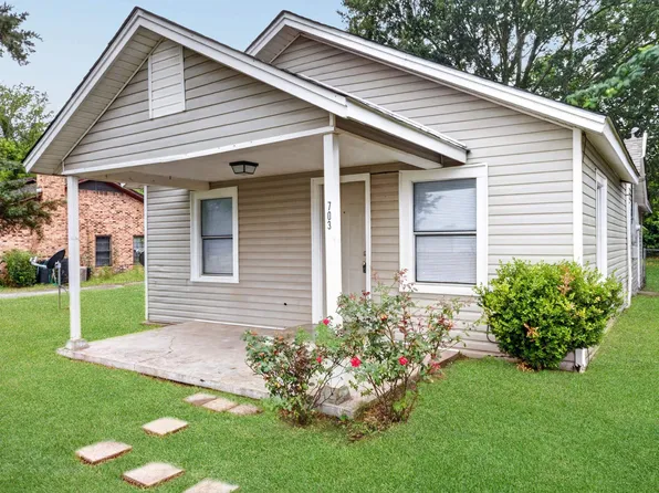 703 N Rodeo St, Gladewater, TX 75647