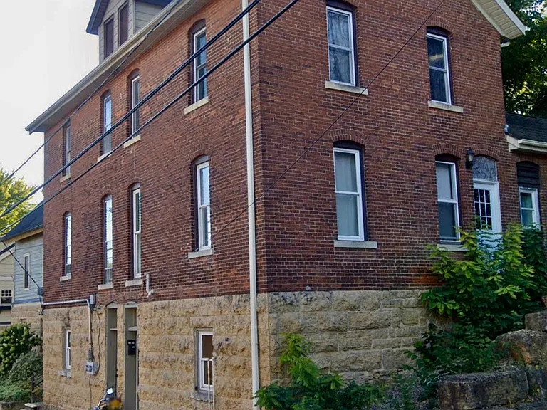 586 Arlington St — Photo 12