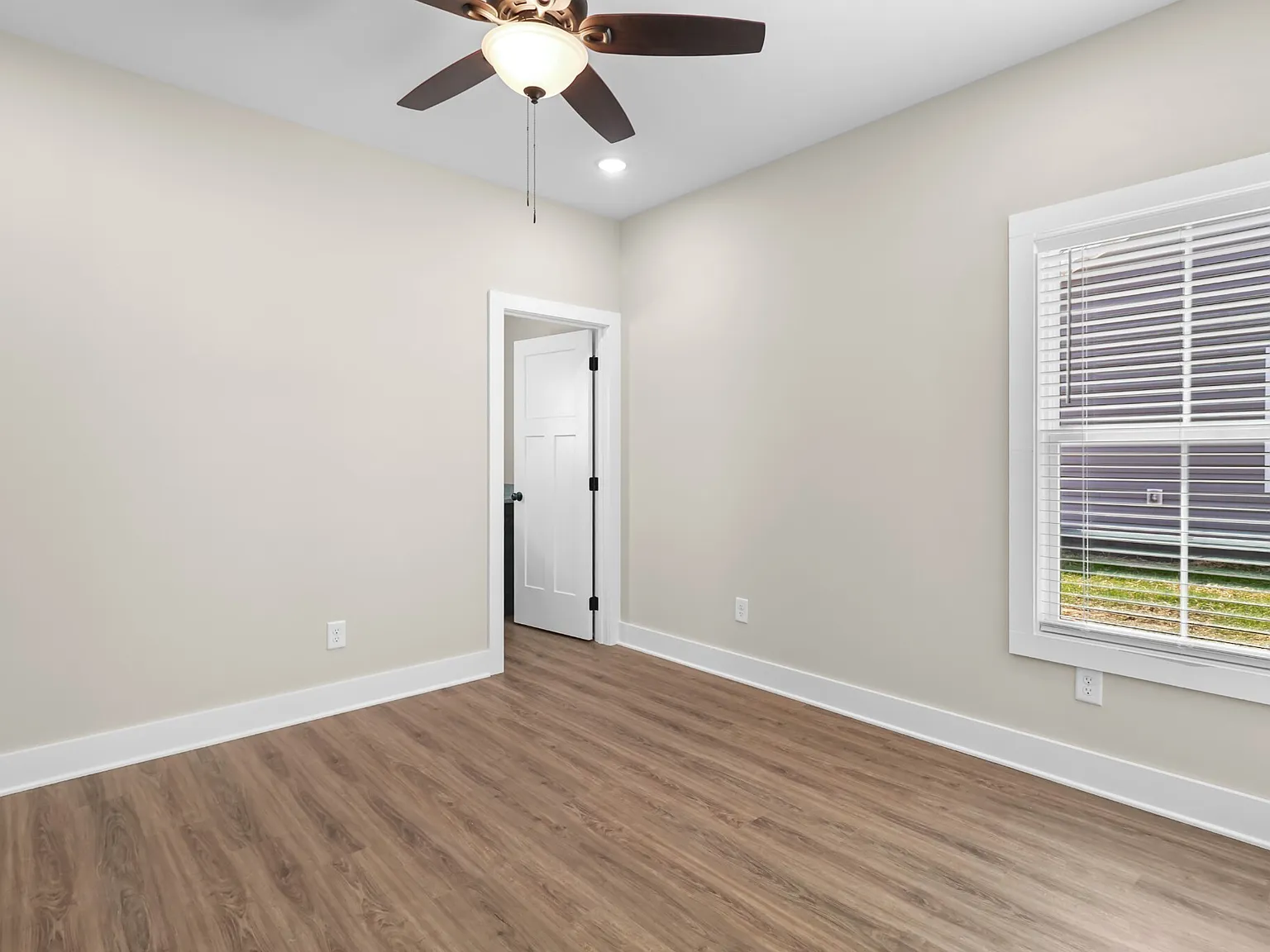 1008 Oak St — Photo 4