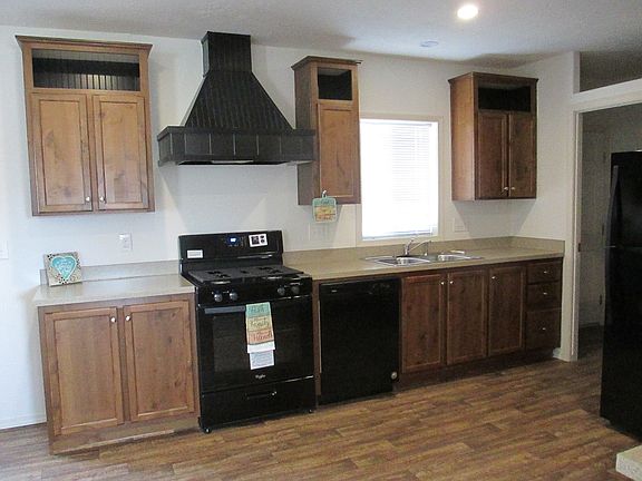 Kitchen, gas range 