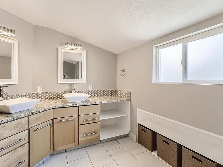 777 S Logan St — Photo 17
