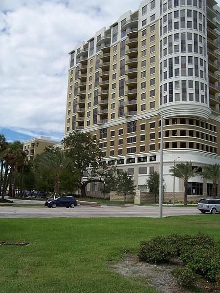 275 Bayshore Exterior View