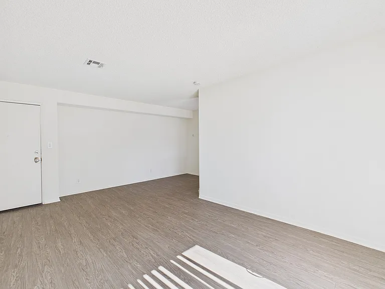 11325 Morrison St — Photo 23