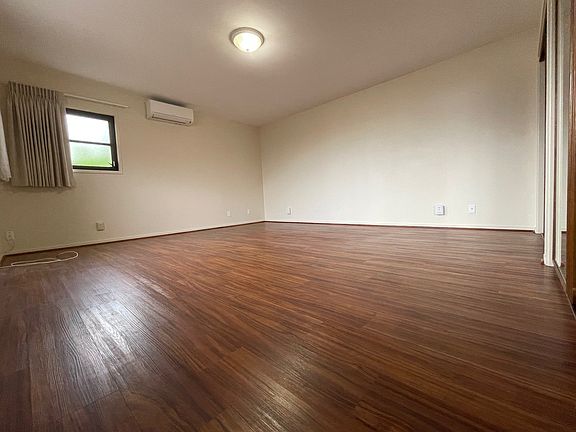 Primary bedroom w/ split a/c