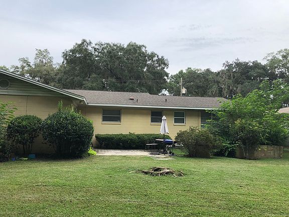 3rd image of 816 NW 37th Dr