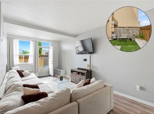 15 Nicklaus Dr #17, Hamilton, ON L8K5J5