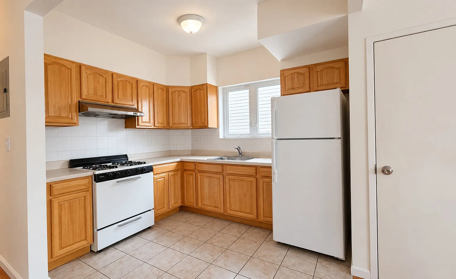 3 bed, 1200 sqft, $2,900 — Photo 2