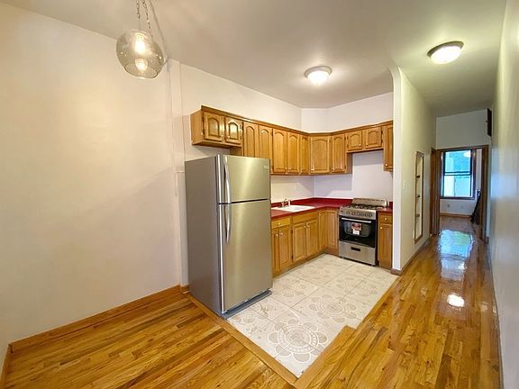 4th image of 704 Washington Ave APT 2