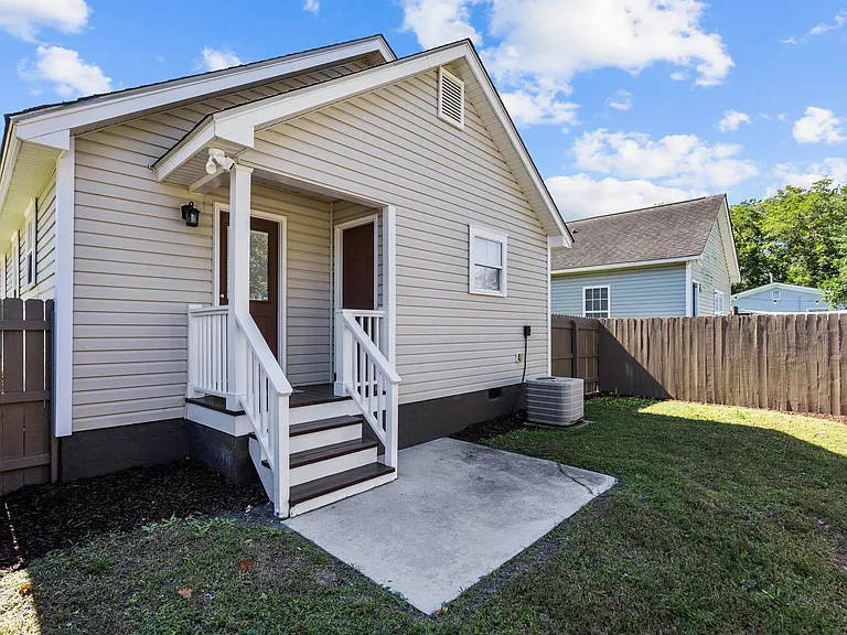 1215 Wooster St — Photo 31