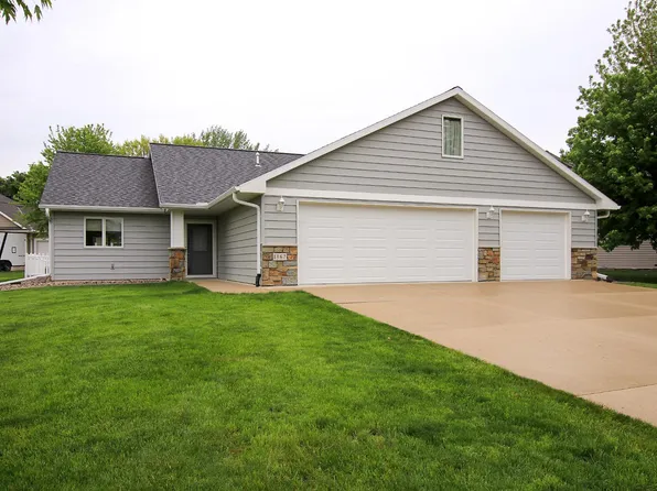 1367 Heritage Ave NW, Hutchinson, MN 55350