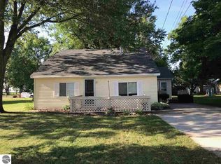 710 E Chestnut St, Breckenridge, MI 48615