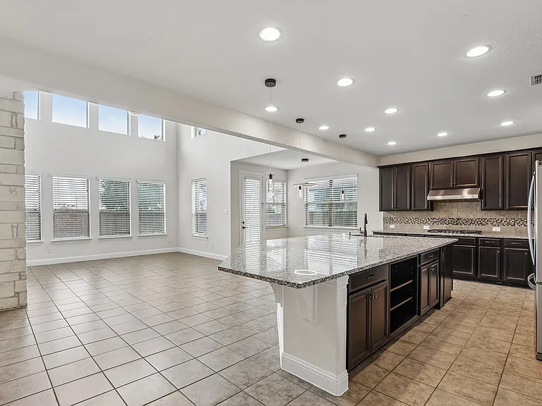 7228 Ridgepoint Dr — Photo 4