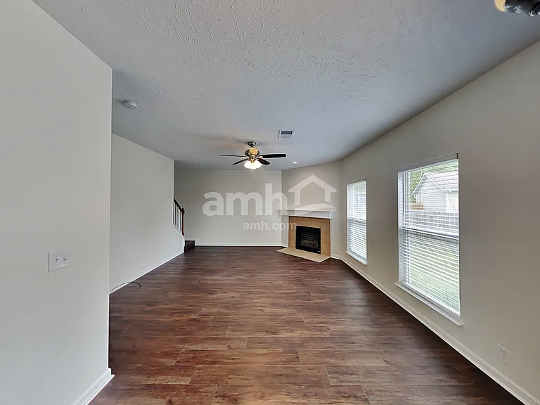 305 Schoolhouse Ct — Photo 4