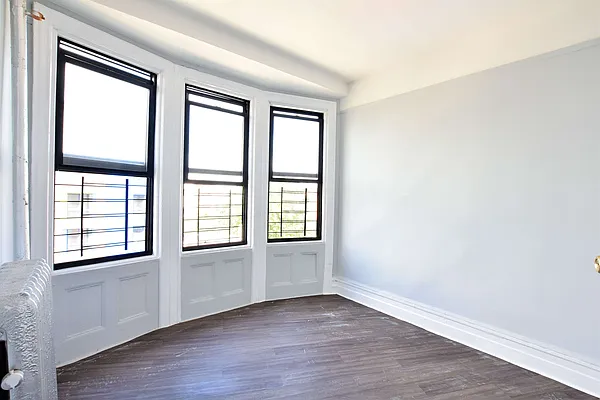 Rented by Clove Realty LLC | media 2