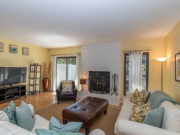 5th image of 50 Hubbard Ln Unit 31