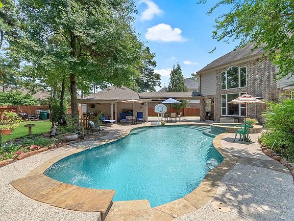 2nd image of 18 S Oriel Oaks Cir